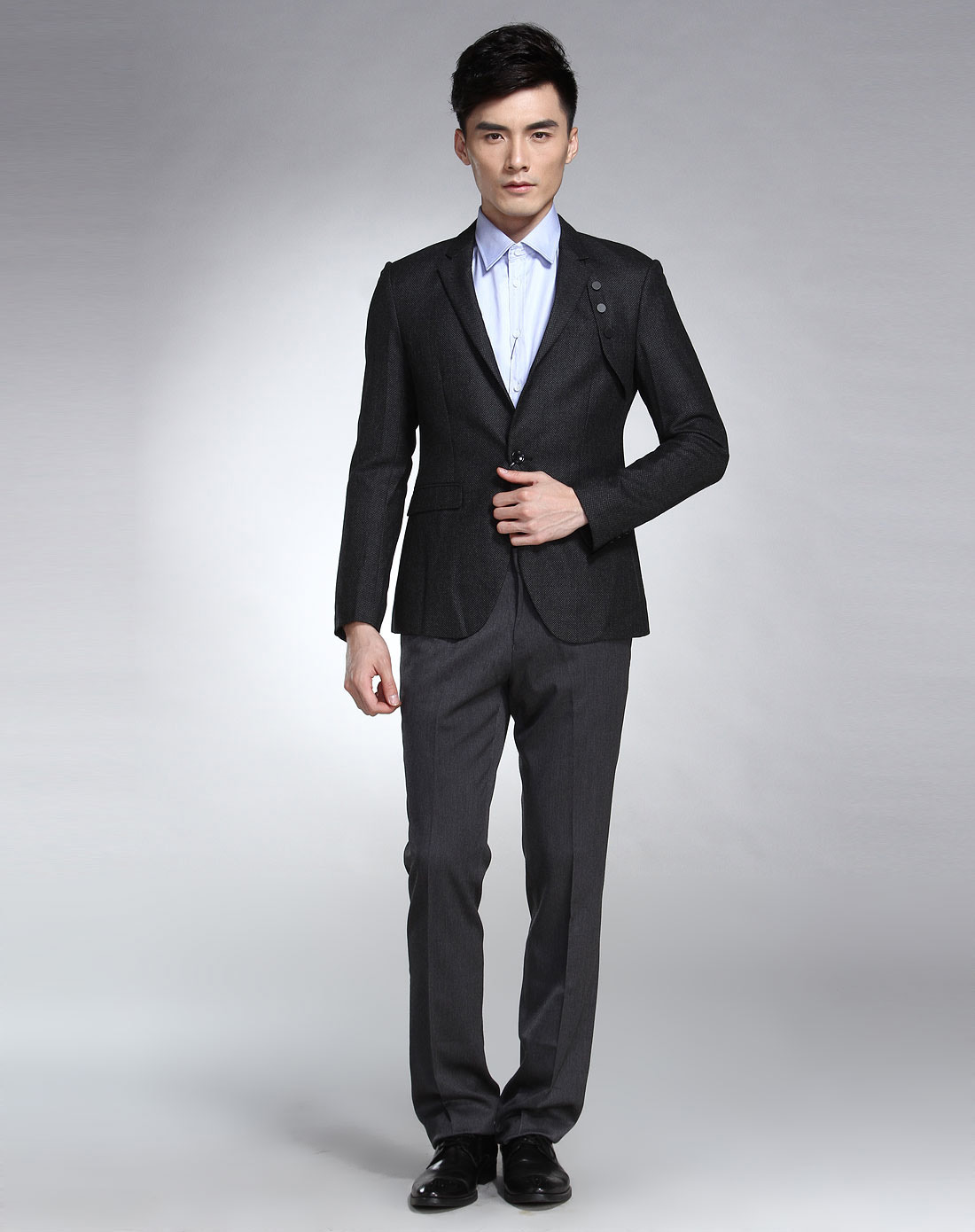 黑灰色点纹毛呢长袖西服