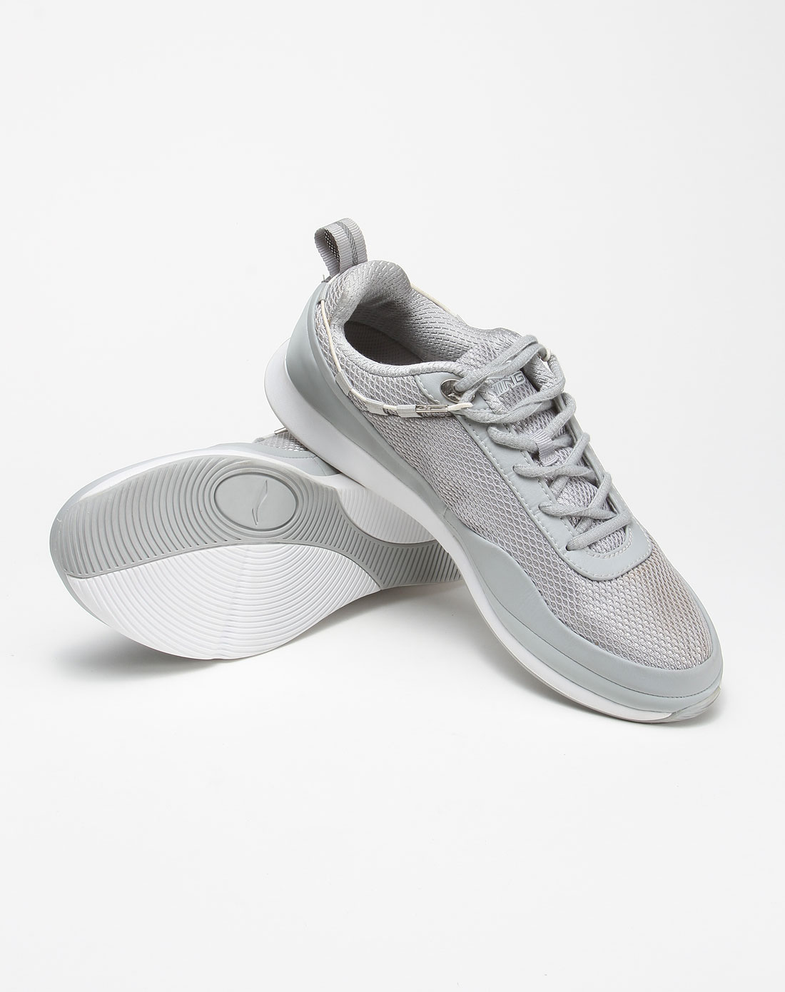 男款灰/白色网面透气综合运动鞋