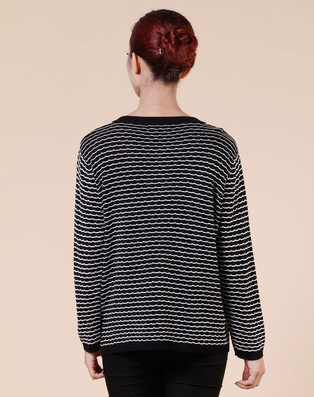 女款黑色/白色蚕丝针织衫