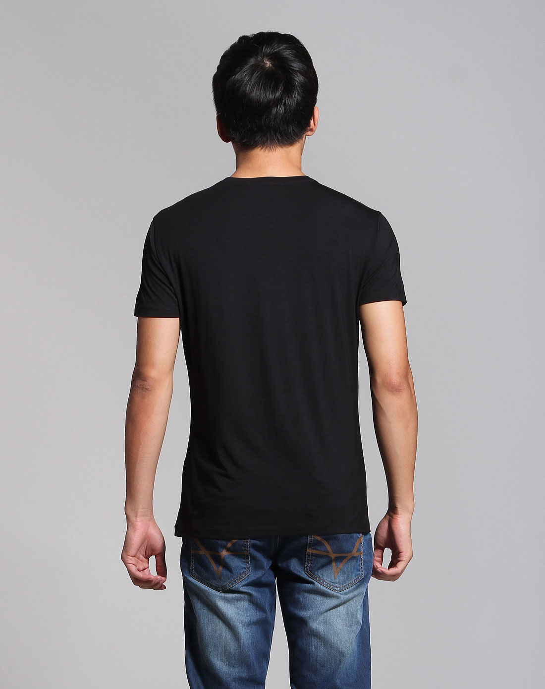 黑色胶印字圆领短袖t恤