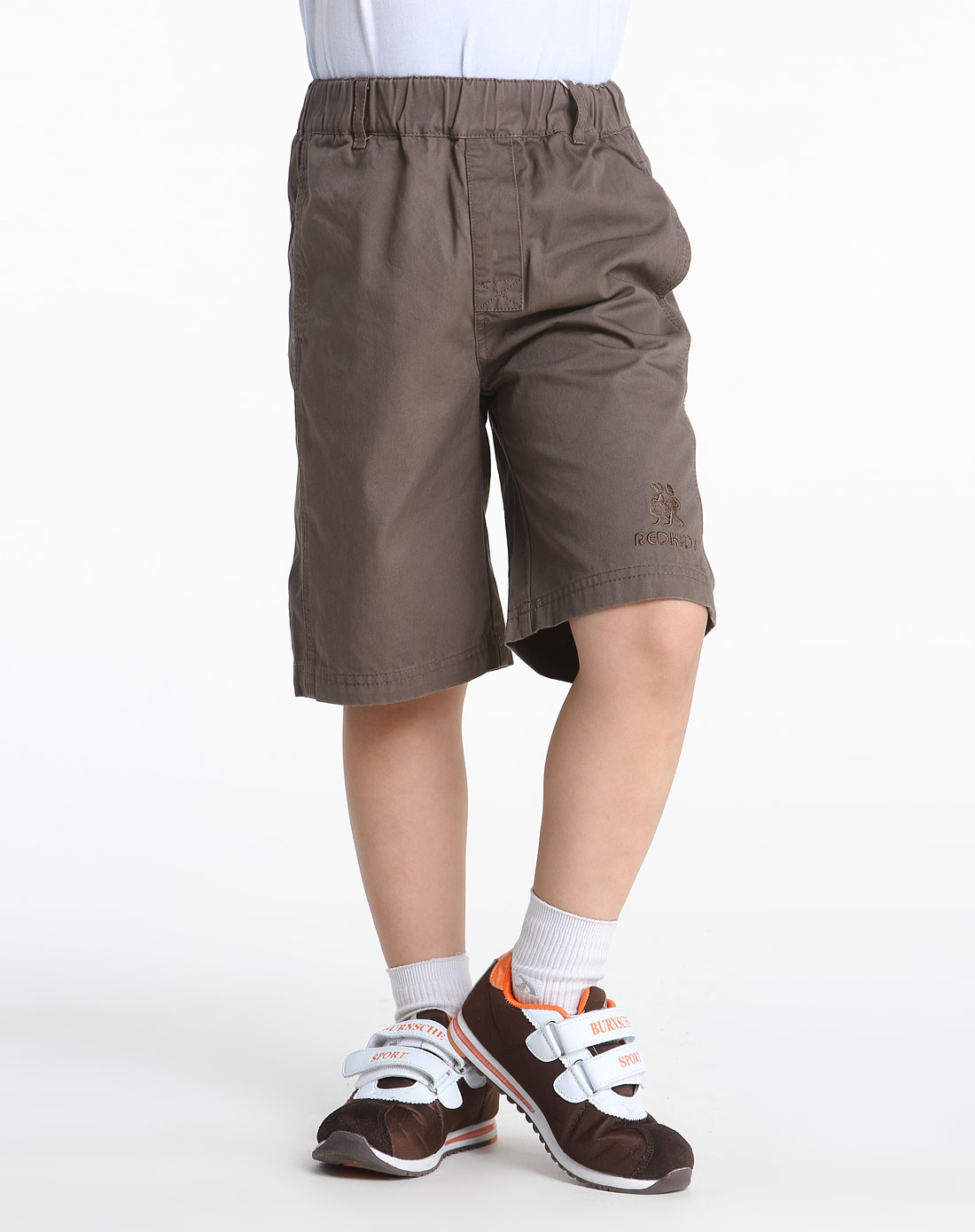 男童褐色短裤