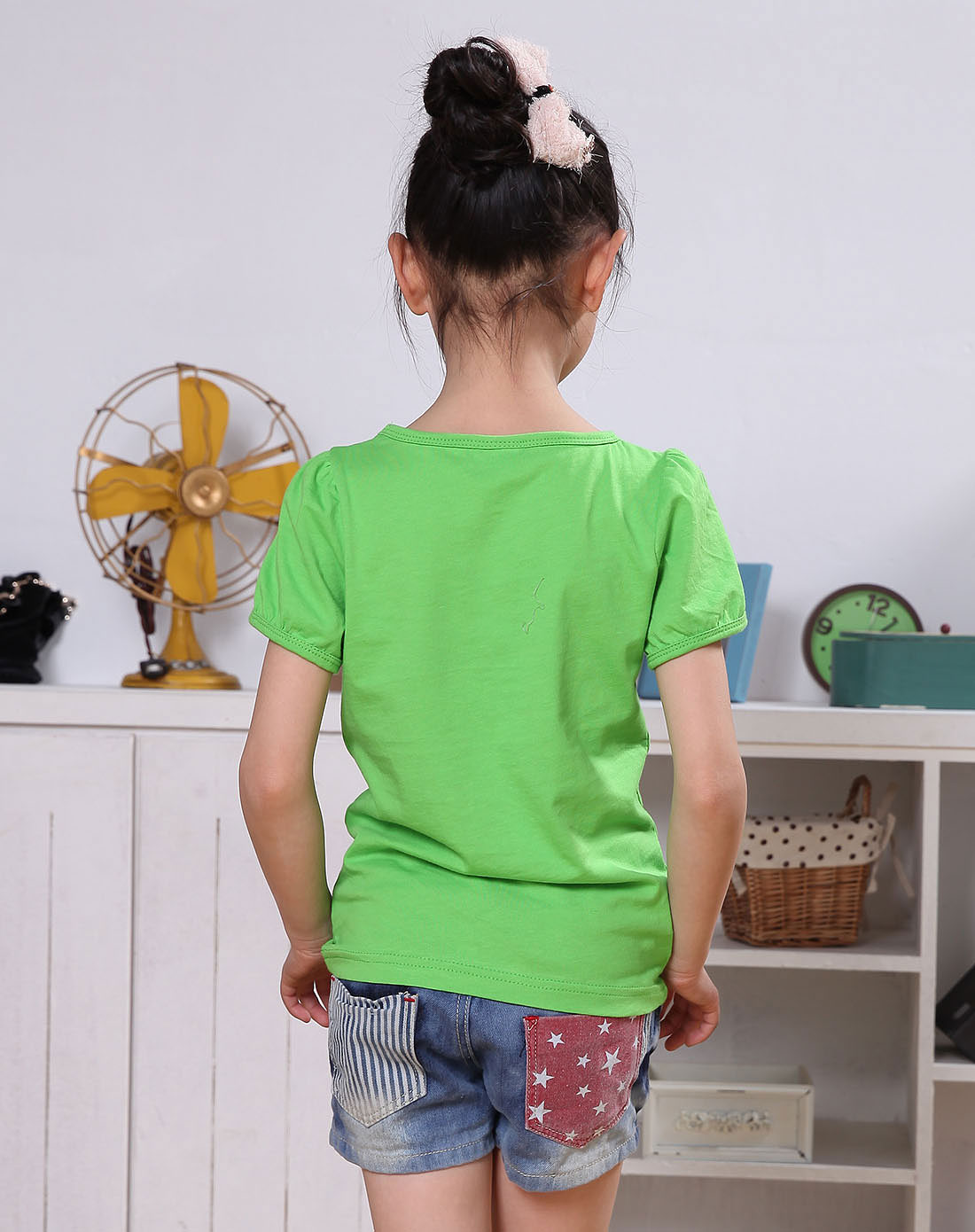 女童绿色短袖上衣