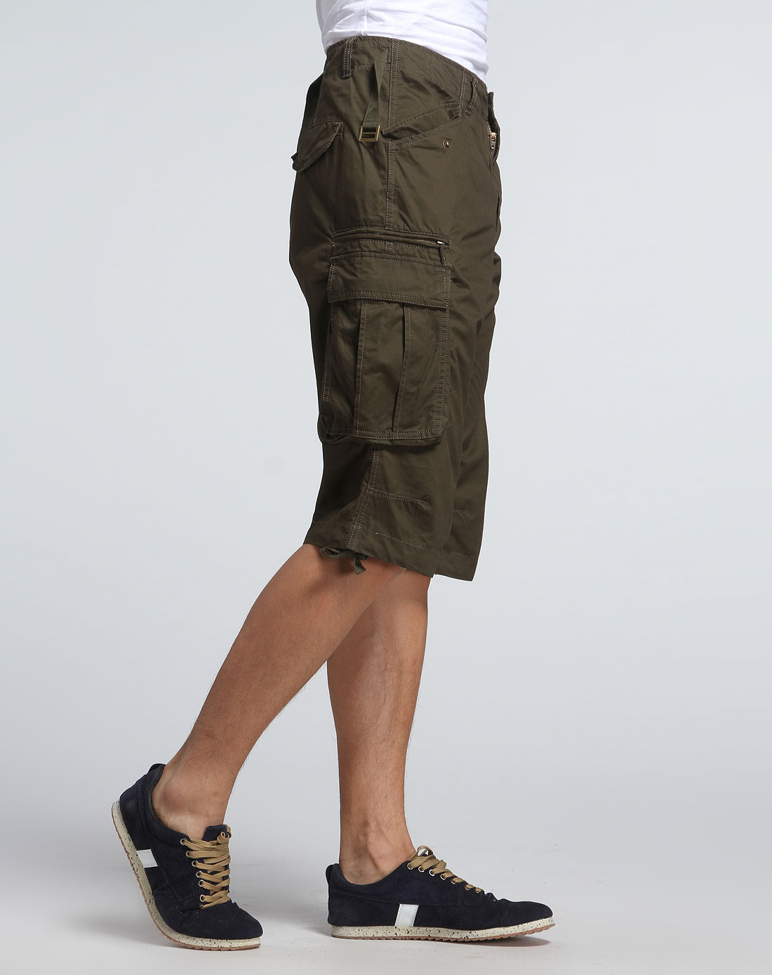 男款多袋深军绿色中裤