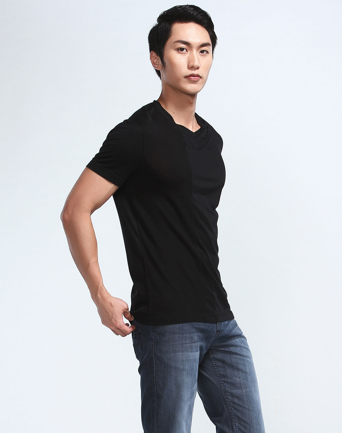 [ 马克华菲] 低领简约黑色短袖t恤