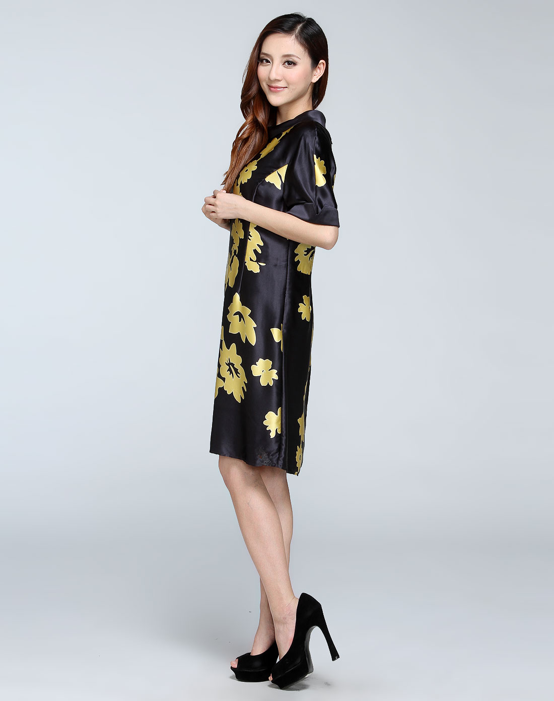 [ 路易莎·美 ] 优雅黄花灰黑色底短袖连衣裙