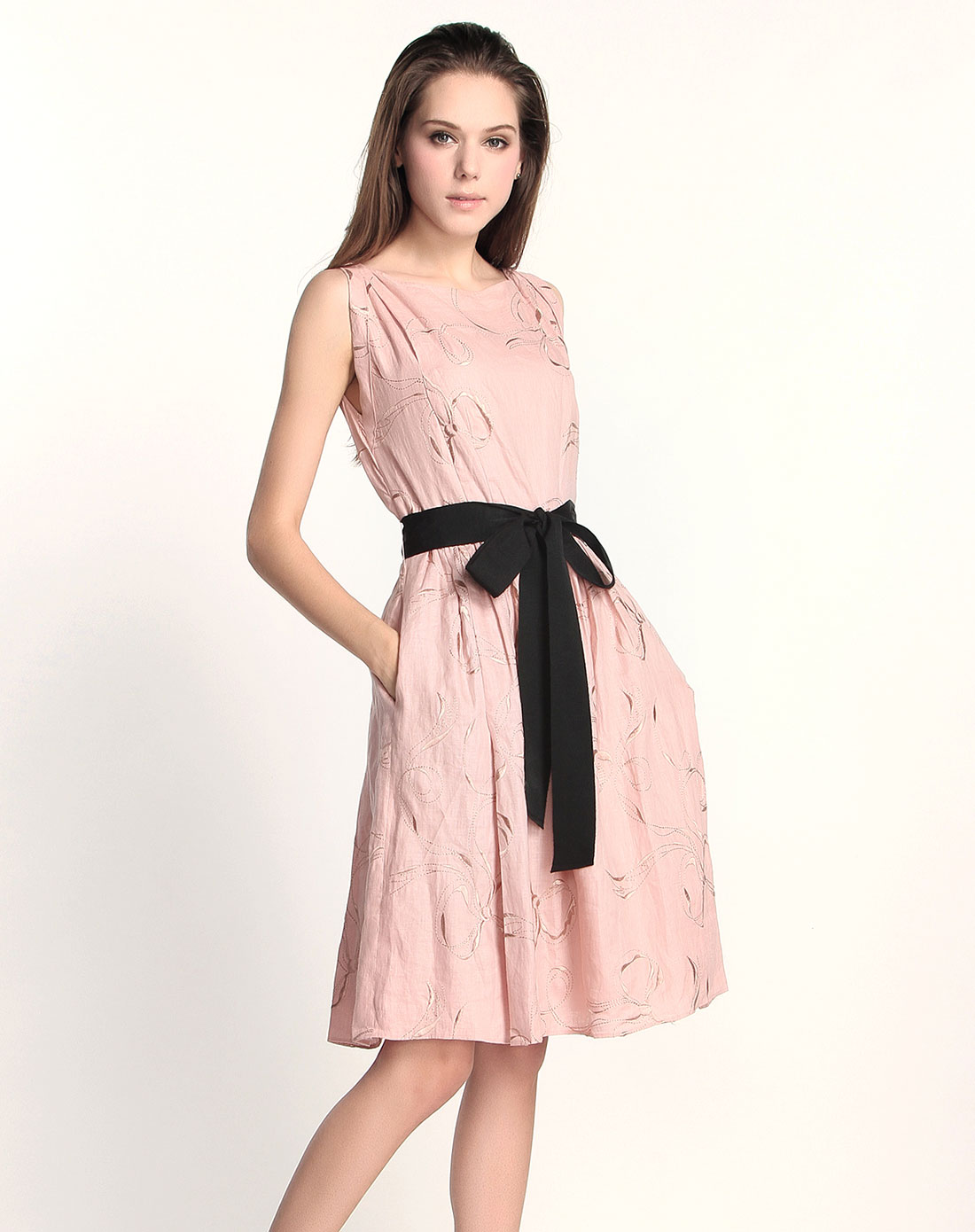 高雅绣花藕粉色无袖修身连衣裙