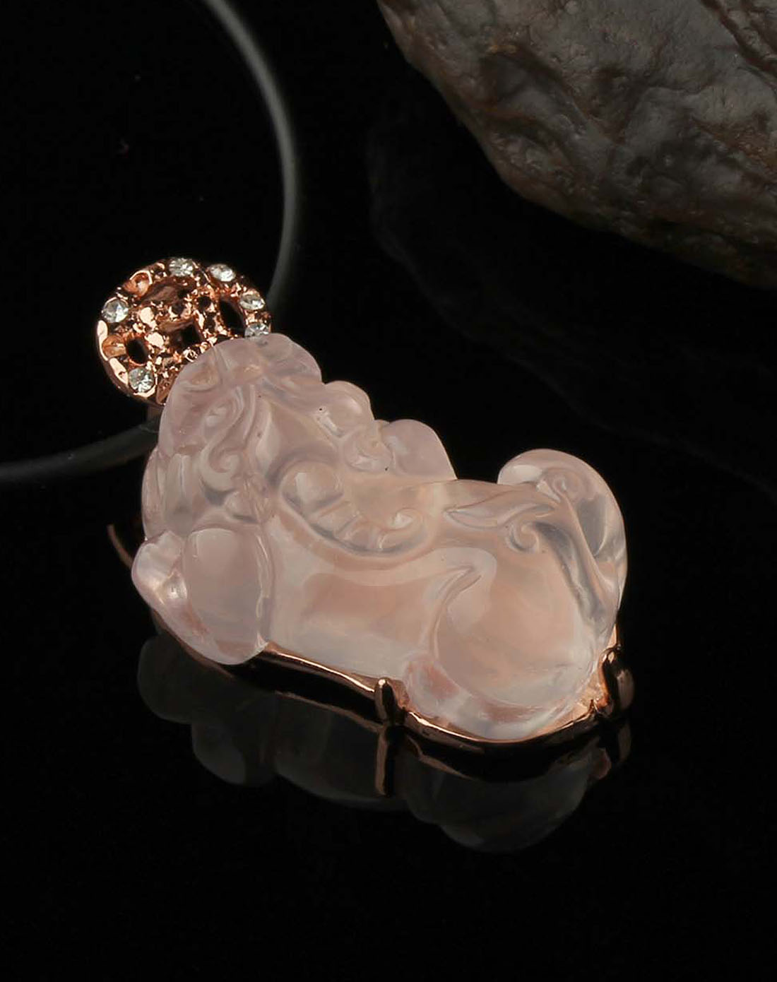 女款粉水晶貔貅镶嵌吊坠(附证书)