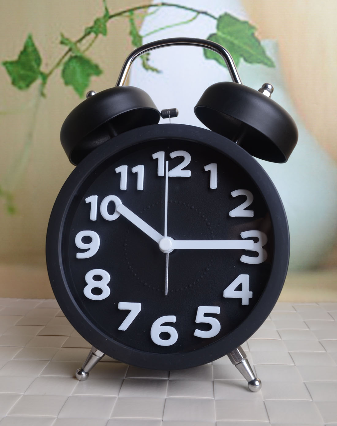 黛林系列立体字圆形大号静音闹钟(黑色)
