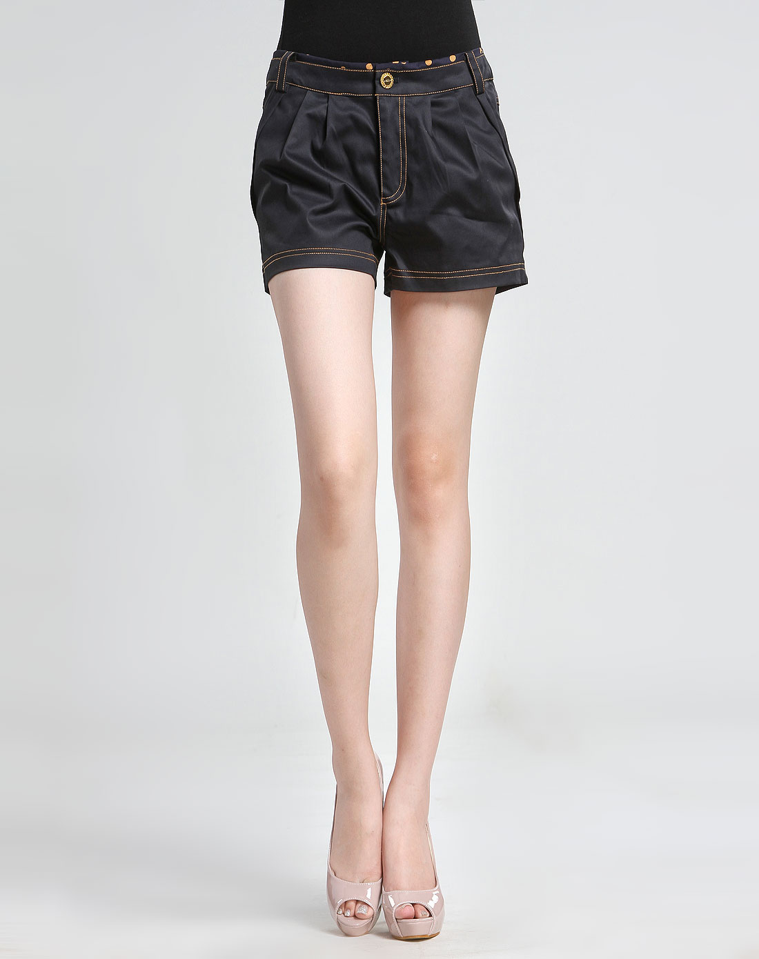 车线边藏青色休闲短裤