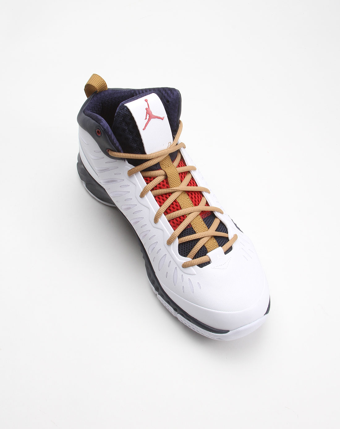 > 男款白拼藏青色乔丹经典款篮球鞋