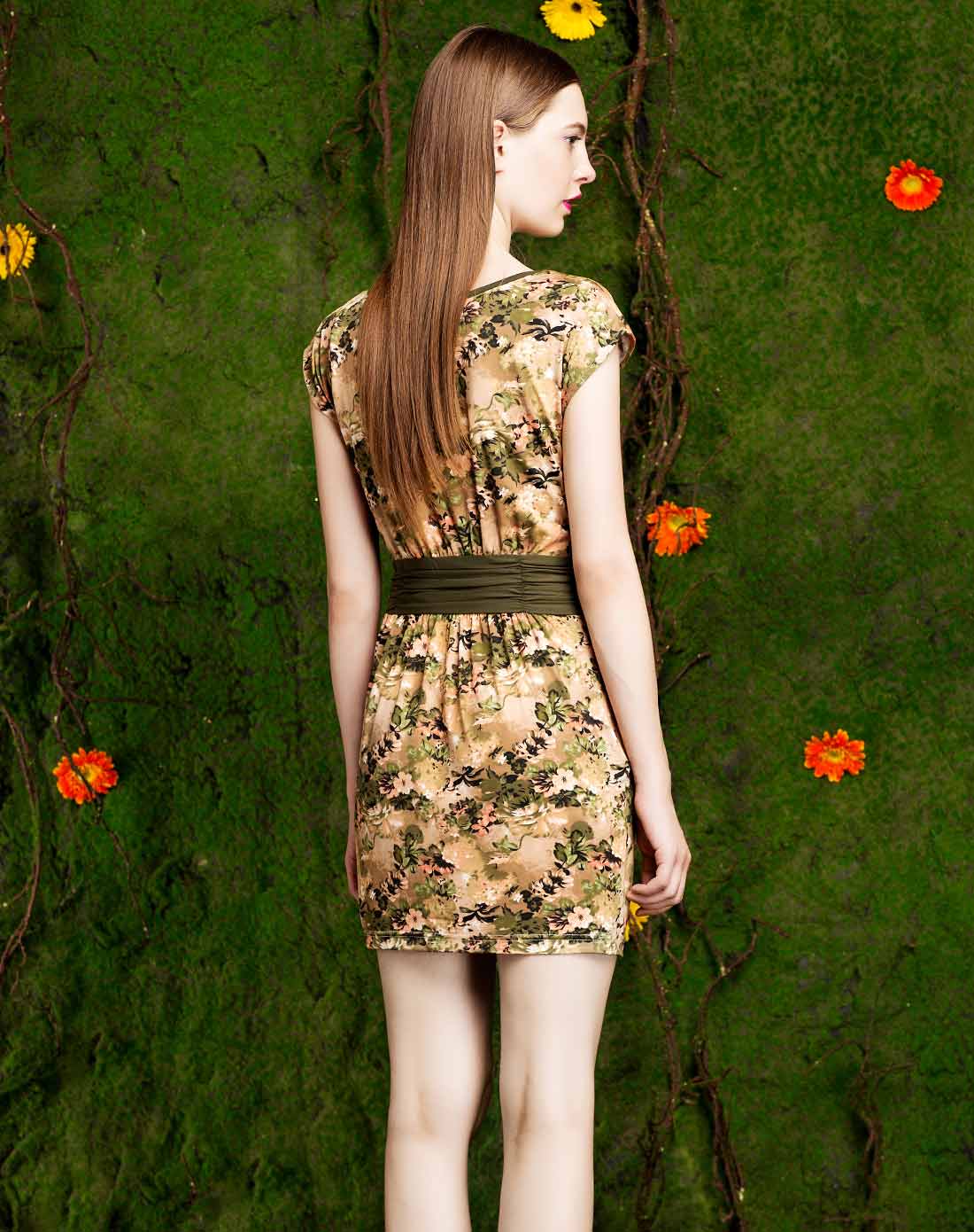 收腰碎花短袖军绿色连衣裙