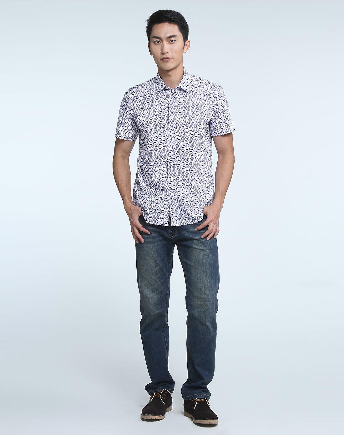 格瑞吉奥congrazio男装专场 > 满身印花休闲短袖白底黑紫色衬衫