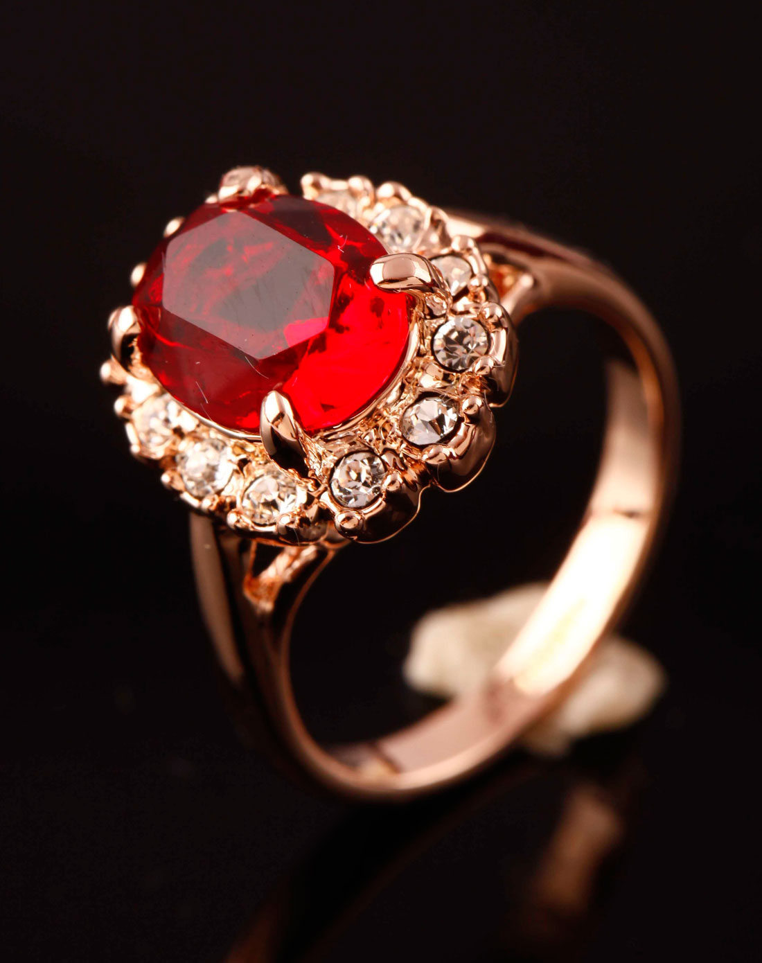 金色皇冠红水晶戒指