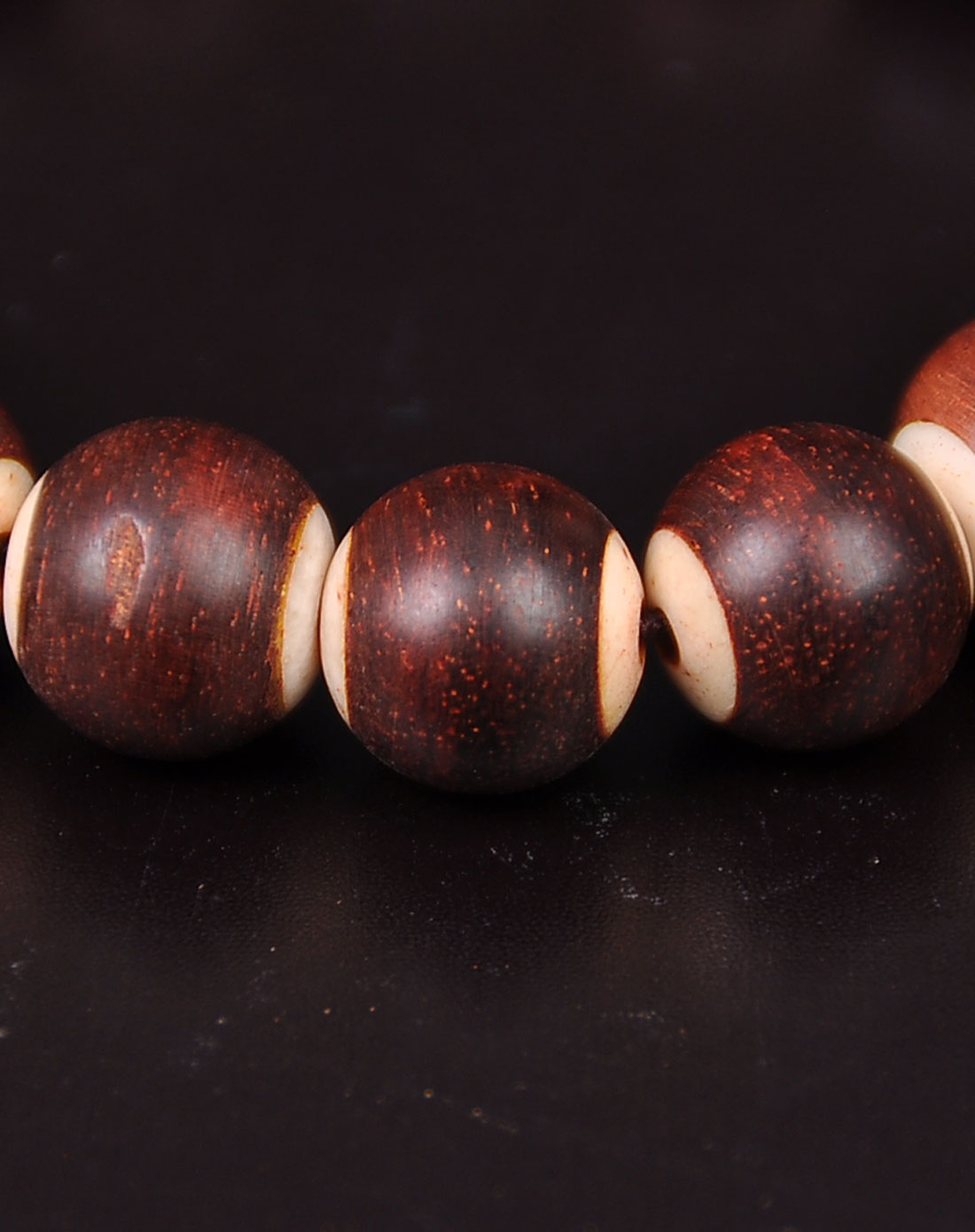 大圆镜智小叶紫檀加骨手串