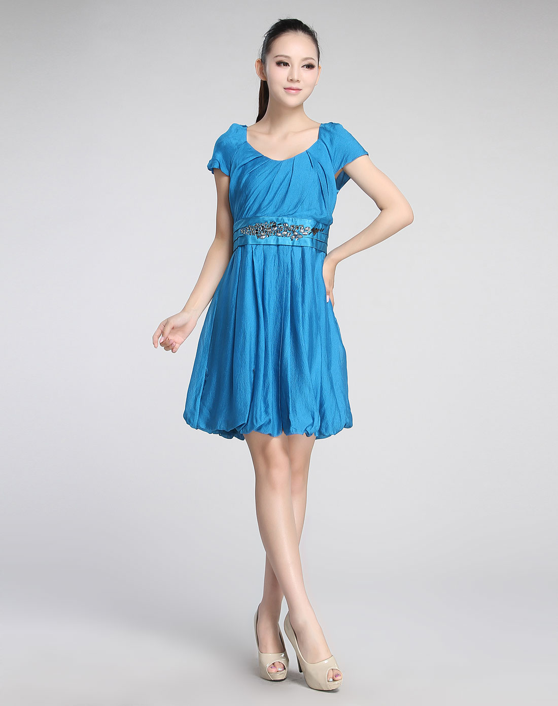 孔雀蓝色时尚短袖连衣裙