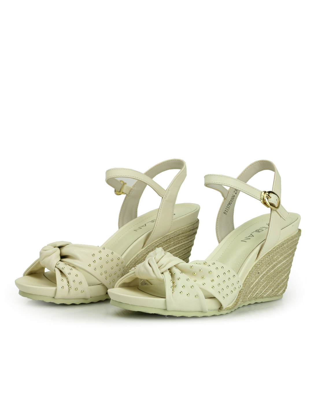 伊伴 米白色蝴蝶结坡跟凉鞋