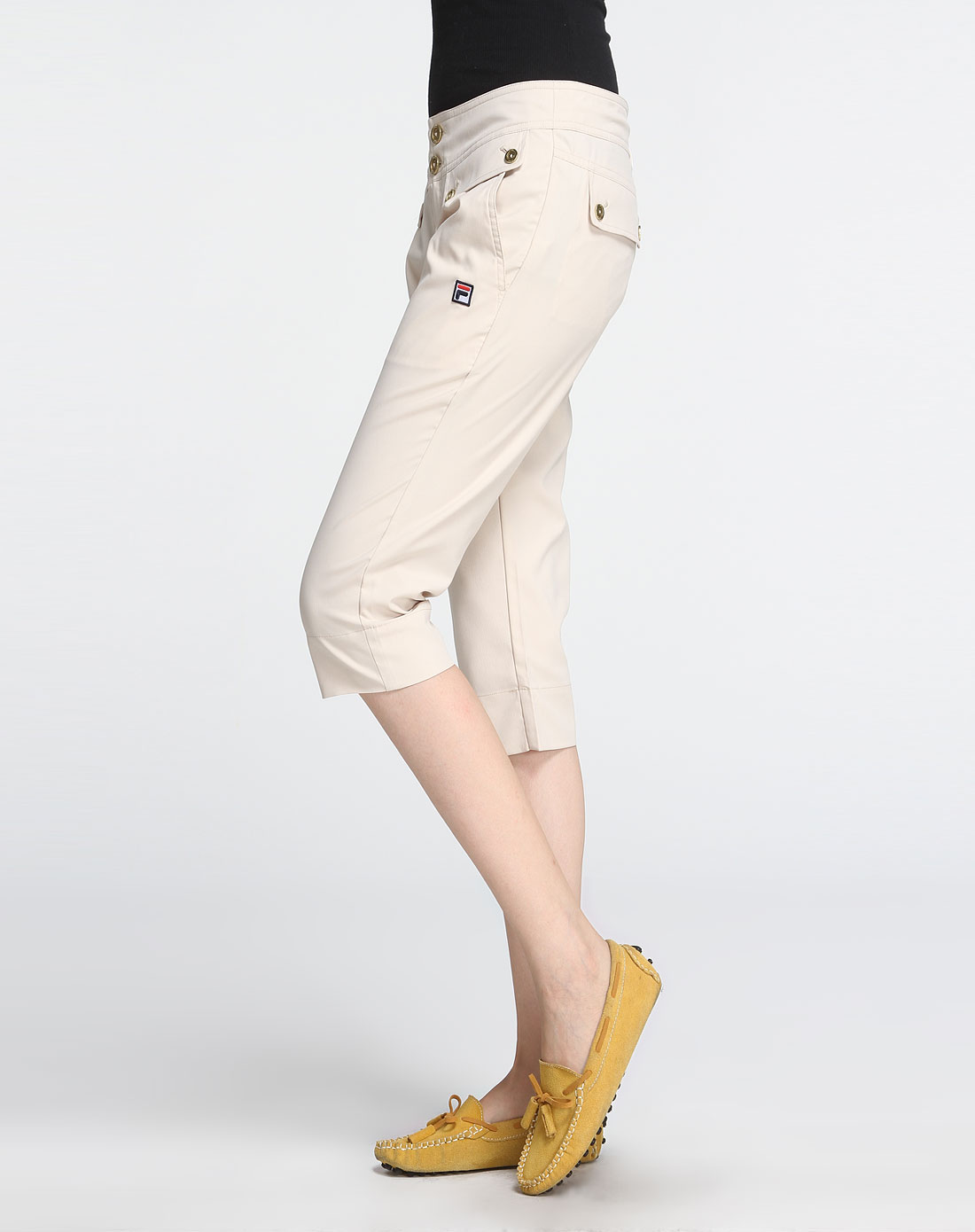 女款乳黄色梭织休闲五分裤