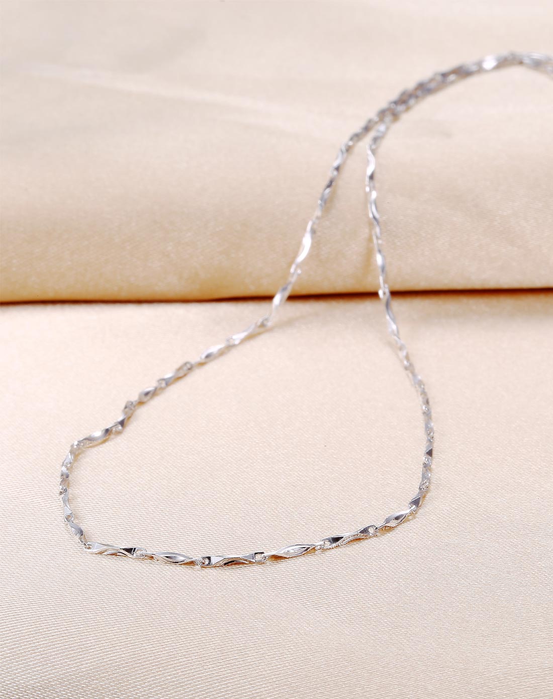 925银时尚百搭元宝链 约3g